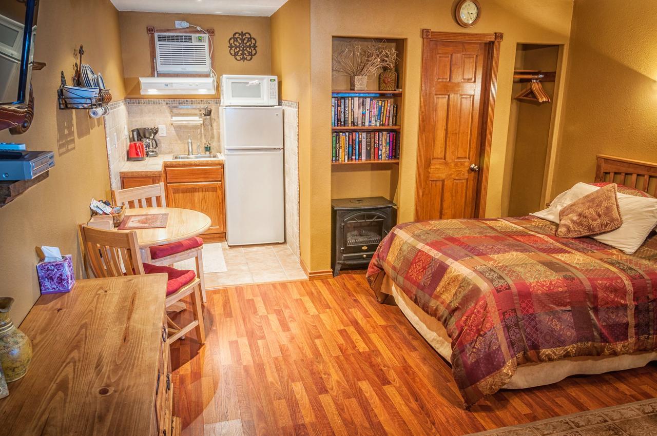 Holiday Lodge On Canyon Lake Luaran gambar